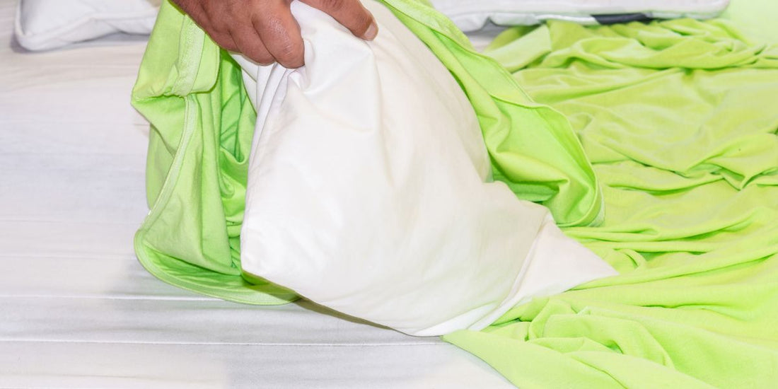 Comment mettre la couette dans la housse de couette ?