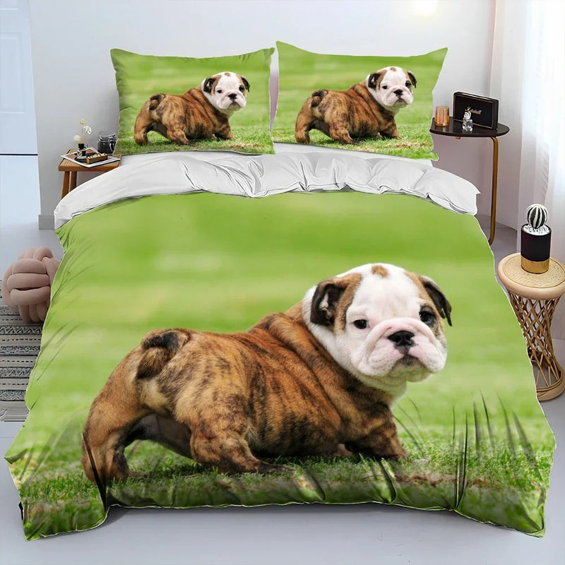 Housse de couette animaux mignons : chiot bouledogue anglais dans l'herbe