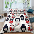 Parure de lit Geisha, poupées kokeshi en motif répété sur fond blanc