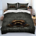 Housse de couette pitbull marron avec collier clouté sur fond gris