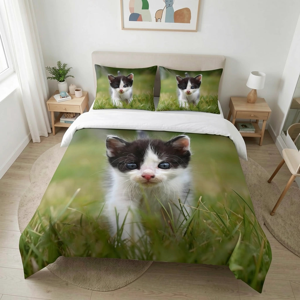 chaton dans herbe - Housse de couette